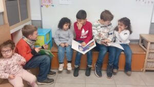 Lire la suite à propos de l’article LECTURE D’HISTOIRES POUR LES PETITS